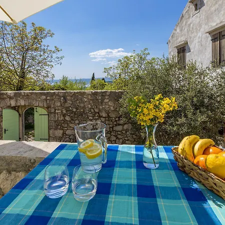 Einzigartiges Mediterranes Steinhaus Mit Meerblick, Chillout-bereich, Bike, Bbq, Wifi Hébergement de vacances Grižane