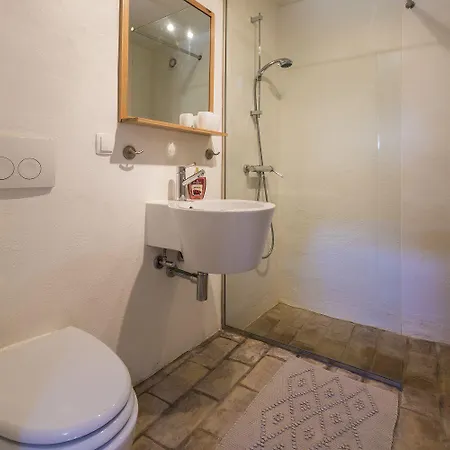 Case de vacanță Einzigartiges Mediterranes Steinhaus Mit Meerblick, Chillout-bereich, Bike, Bbq, Wifi Grižane