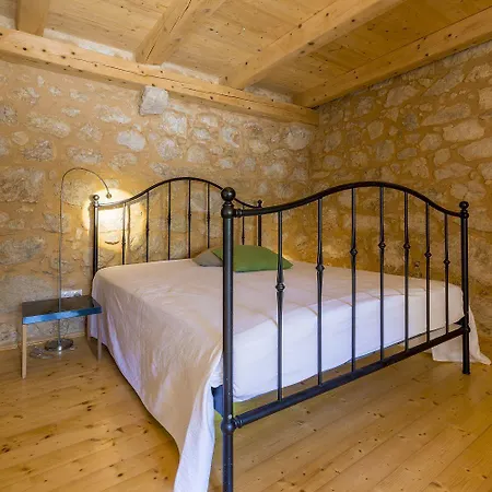 Einzigartiges Mediterranes Steinhaus Mit Meerblick, Chillout-bereich, Bike, Bbq, Wifi Grižane