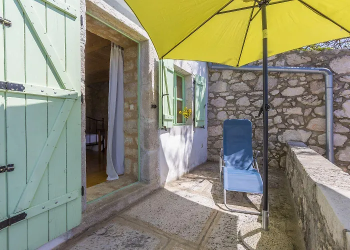 Einzigartiges Mediterranes Steinhaus Mit Meerblick, Chillout-bereich, Bike, Bbq, Wifi *
