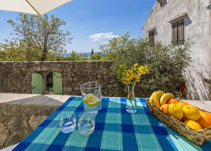 Einzigartiges Mediterranes Steinhaus Mit Meerblick, Chillout-bereich, Bike, Bbq, Wifi Сasa de vacaciones Grižane